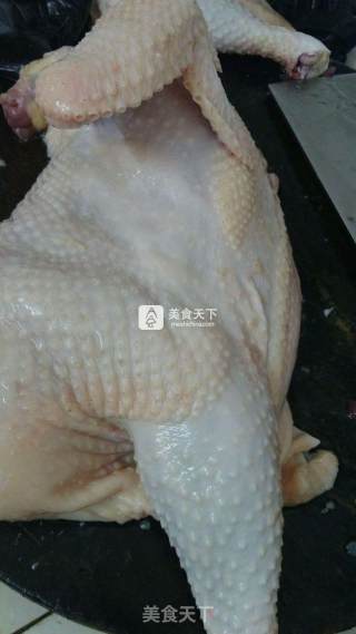 走地鸡煲六味（鸡汤）的做法步骤：1