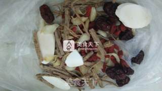 走地鸡煲六味（鸡汤）的做法步骤：2