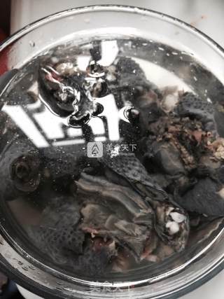 黑豆菌菇
乌鸡汤的做法步骤：1