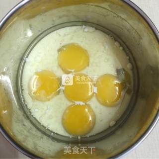 八寸戚风的做法步骤：5