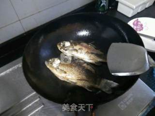 鲫鱼炖豆腐的做法步骤：5