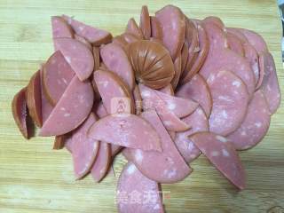 香煎火腿片炒鸡蛋的做法步骤：2