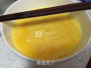 香煎火腿片炒鸡蛋的做法步骤：3