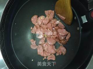香煎火腿片炒鸡蛋的做法步骤：7