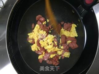 香煎火腿片炒鸡蛋的做法步骤：8