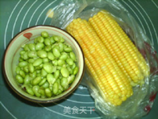 嫩玉米鲜豆浆的做法步骤：1