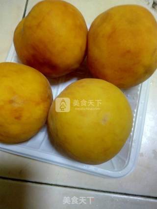 冰糖黄桃罐头的做法步骤：2