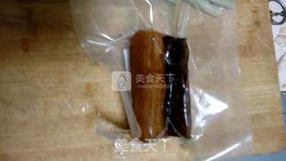 青椒炒腊肉的做法步骤：2