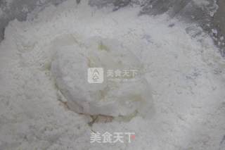 脆卟卟----豆沙菊花酥的做法步骤：1
