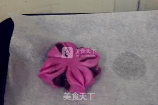 脆卟卟----豆沙菊花酥的做法步骤：9