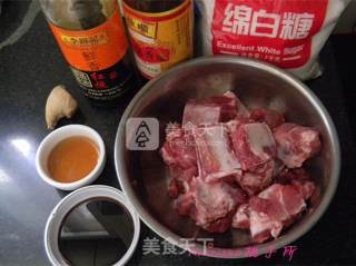 糖醋排骨的做法步骤：1
