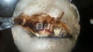 杏鲍菇鲫鱼汤的做法步骤：3
