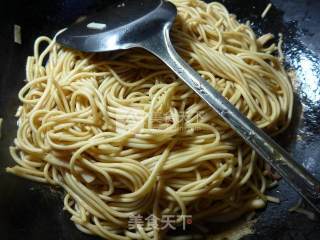 双韭海鲜炒面的做法步骤：5