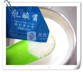 葡萄玫瑰酸奶的做法步骤：4