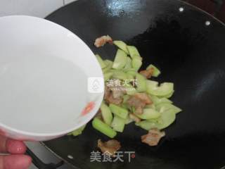 佛手瓜炒五花肉的做法步骤：7