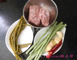 肉末双味豇豆的做法步骤：1