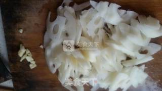糖醋藕片的做法步骤：1