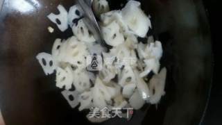 糖醋藕片的做法步骤：2