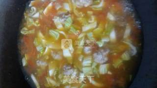 西红柿肉圆蔬菜汤的做法步骤：4