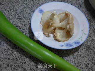 猪肚菇煮夜开花的做法步骤：1