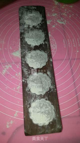 冰皮月饼的做法步骤：3