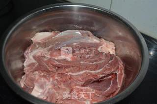 酱牛腱子的做法步骤：1