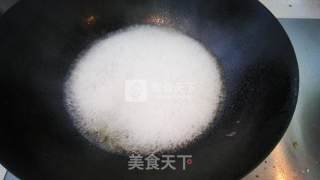 挂霜花生米的做法步骤：4