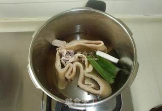 香辣牛肚砂锅的做法步骤：2