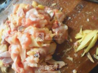 鸡肉焖土豆的做法步骤：1