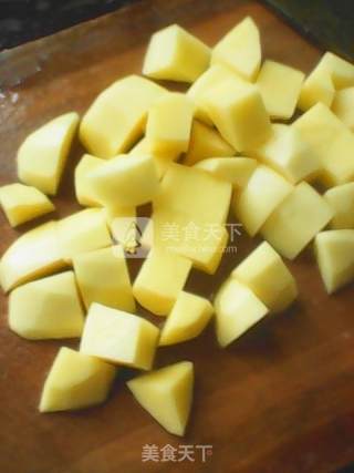 鸡肉焖土豆的做法步骤：2