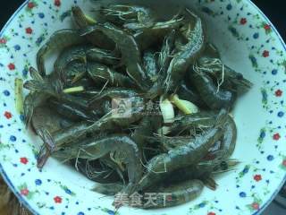粗盐烤虾的做法步骤：1