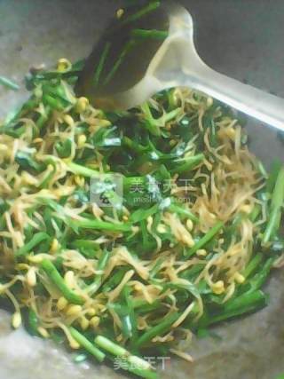 韭菜炒黄豆芽的做法步骤：5