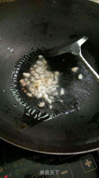 鱼香虎皮鹌鹑蛋的做法步骤：4