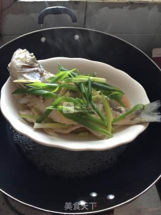 清蒸鱸魚的做法步骤：4