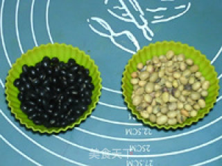 黑黄豆浆的做法步骤：1