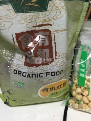 红豆莲子汤的做法步骤：1