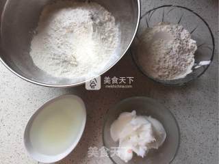 蛋黄酥的做法步骤：1