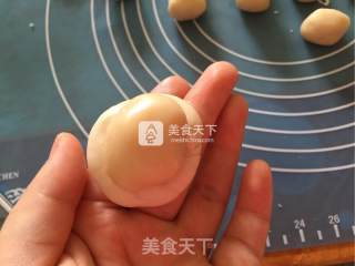 蛋黄酥的做法步骤：6