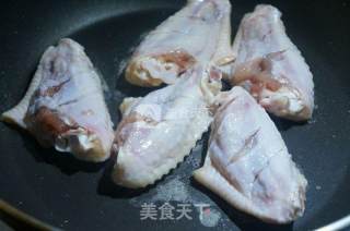 牛蒡莲藕烧鸡翅的做法步骤：1