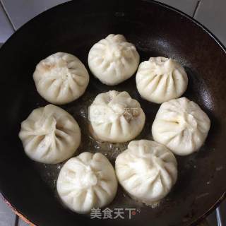 生煎小笼包的做法步骤：7