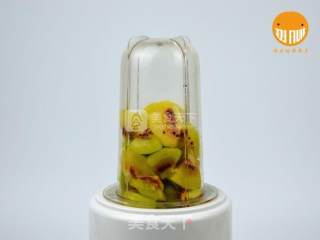 鸡尾酒奇异果果汁的做法步骤：2
