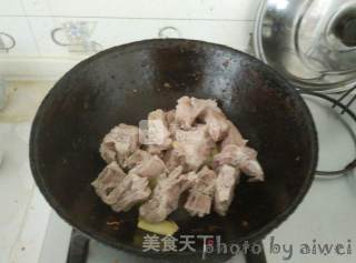 土豆炖排骨的做法步骤：4