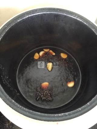 三杯鸡的做法步骤：1