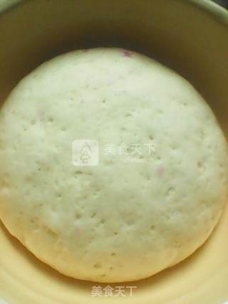 白菜肉包的做法步骤：1