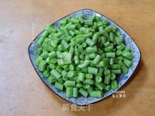 豆角炒肉的做法步骤：2