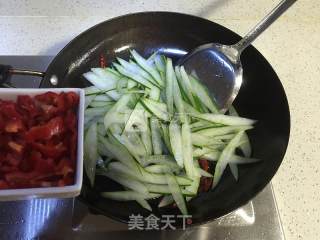 清炒酸辣冬瓜皮的做法步骤：7