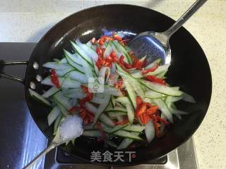 清炒酸辣冬瓜皮的做法步骤：8