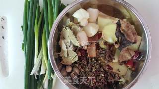 酱卤牛腱的做法步骤：3