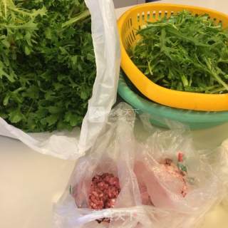 苦菊水饺+鱼丸馄饨的做法步骤：1