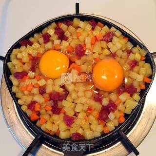 土豆胡萝卜香肠烘蛋的做法步骤：7